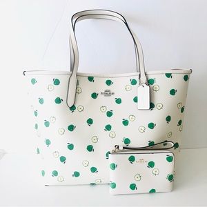 Coach City Tote Green Apple White Purse Wristlet Set